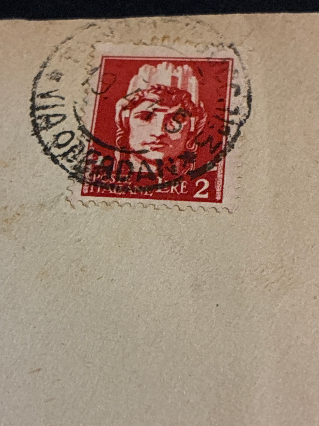 Luogotenenza: lettera ordinaria da Taranto a Roma del 19 aprile 1945 affrancata con un valore da 2 Lire rosso mattone della serie Imperiale con effigie dell'Italia Turrita e sottoposta a censura militare con timbro verificato 2500