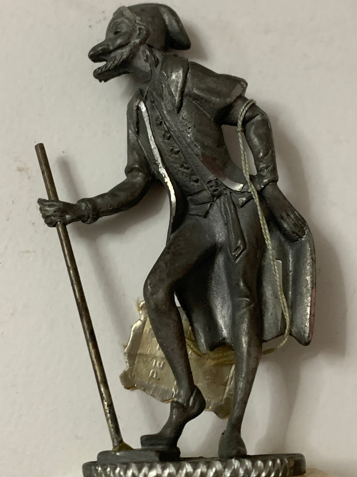 Coppia di Statuette Vintage in Peltro Cesellato su Base in Onice/Alabastro - Maschere della Commedia dell'Arte