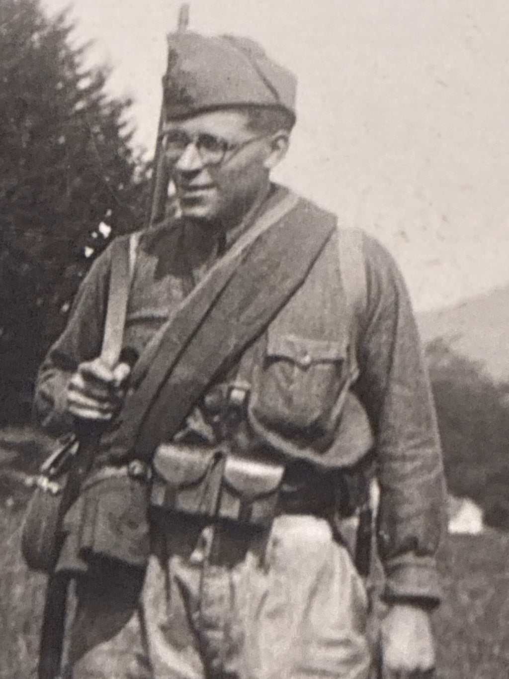 Coppia di fanti del Regio Esercito Italiano in pieno assetto di guerra d'ordinanza