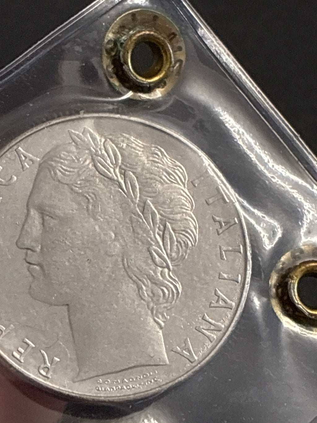 100 Lire 1977 "Mancano i Capelli Vicino l'Orecchio" - Periziata