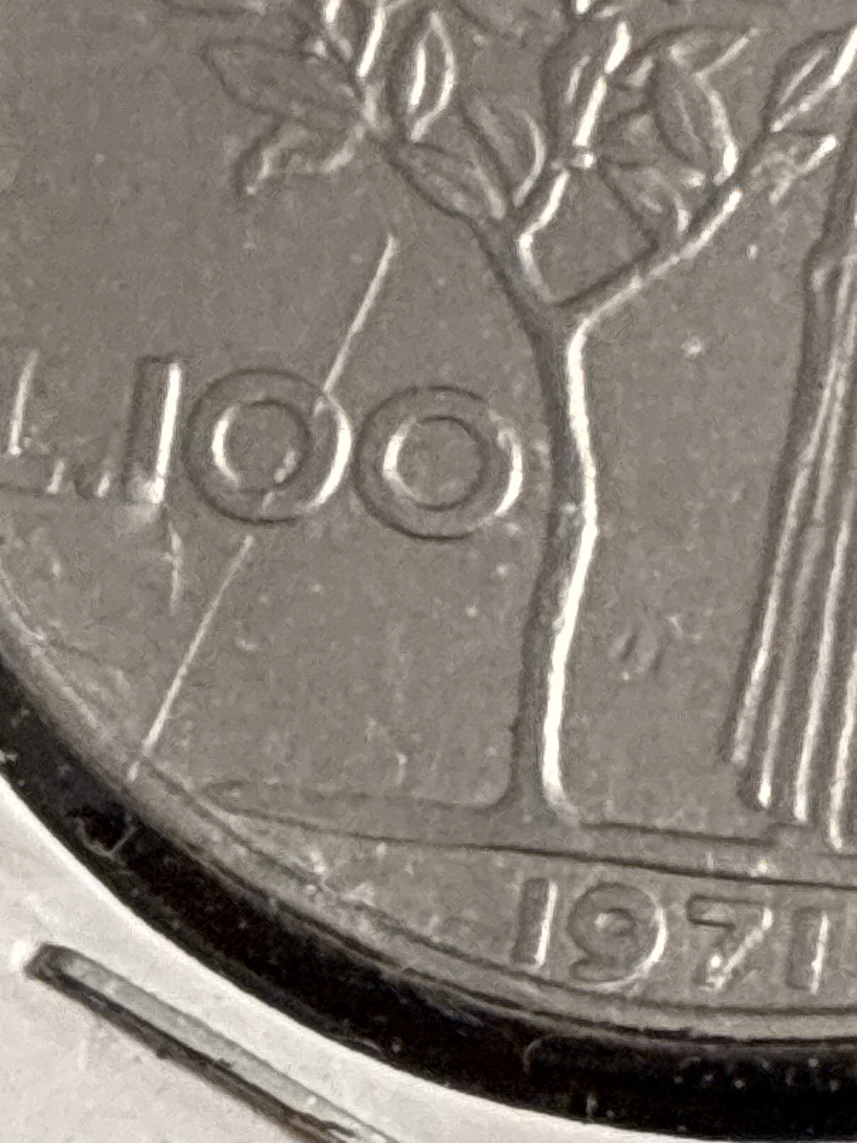 100 Lire 1971 Repubblica Italiana Minerva con errore di conio frattura sul tondello al rovescio
