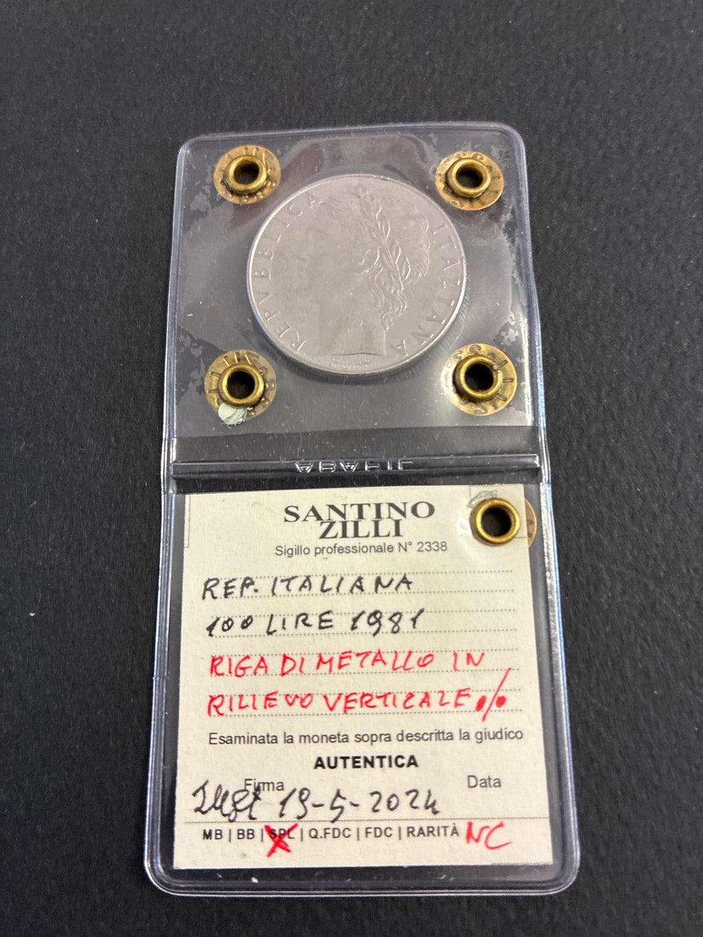 Moneta periziata da 100 Lire 1981 Minerva - Variante con errori di conio "Riga di metallo in rilievo verticale e orizzontale" - Grado SPL / NC