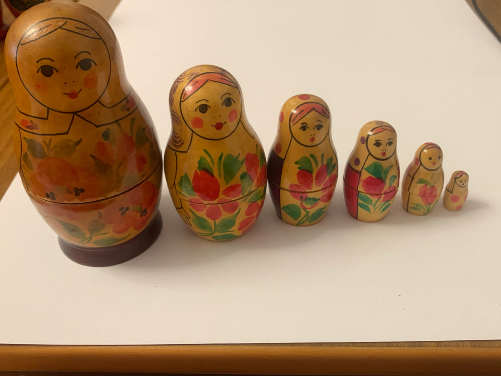Set Matrioska Russa Vintage in Legno Dipinta a Mano (6 Pezzi)