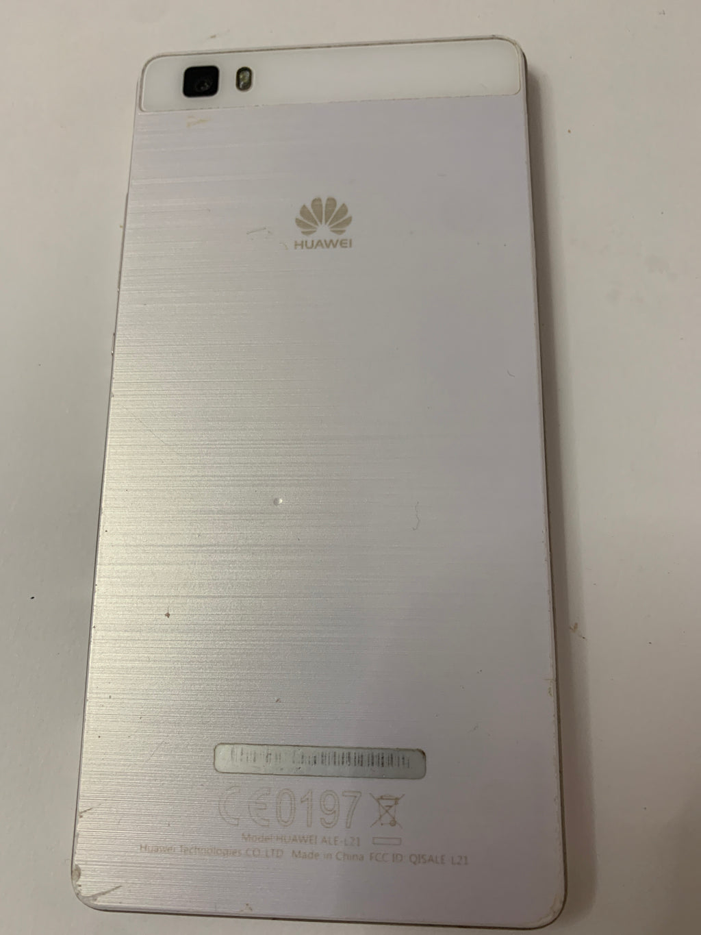 Smartphone Huawei P8 Lite ALE-L21 bianco per parti di ricambio o riparazione