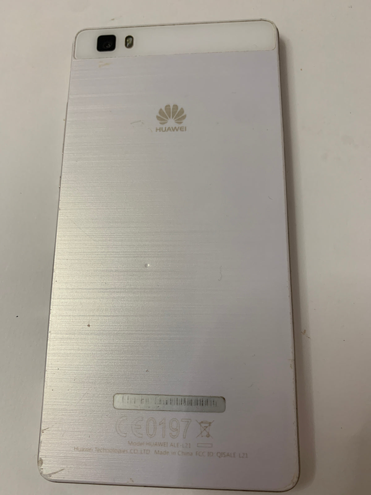 Smartphone Huawei P8 Lite ALE-L21 bianco per parti di ricambio o riparazione