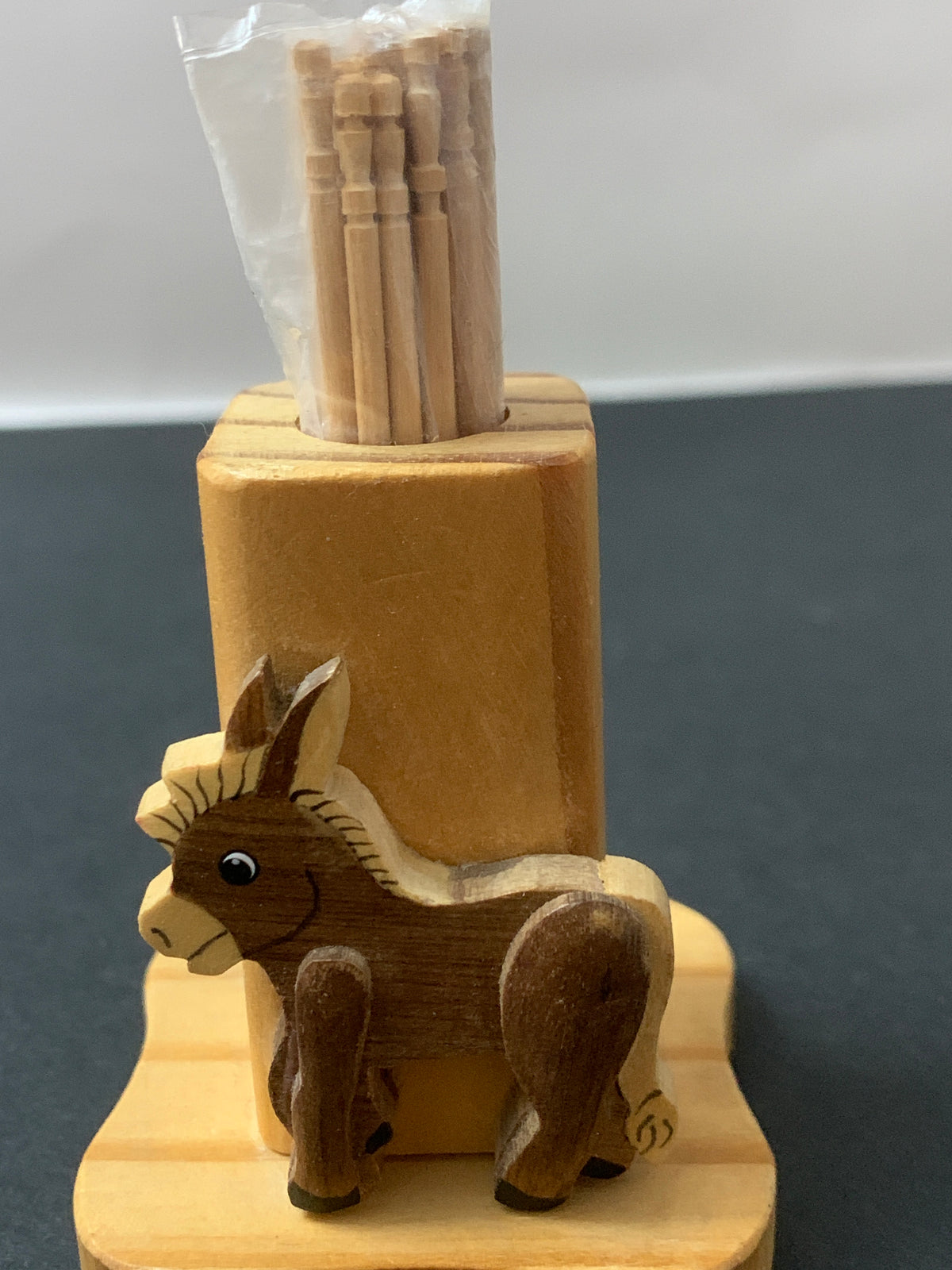 Porta stuzzicadenti vintage in legno intagliato con asinello souvenir artigianale