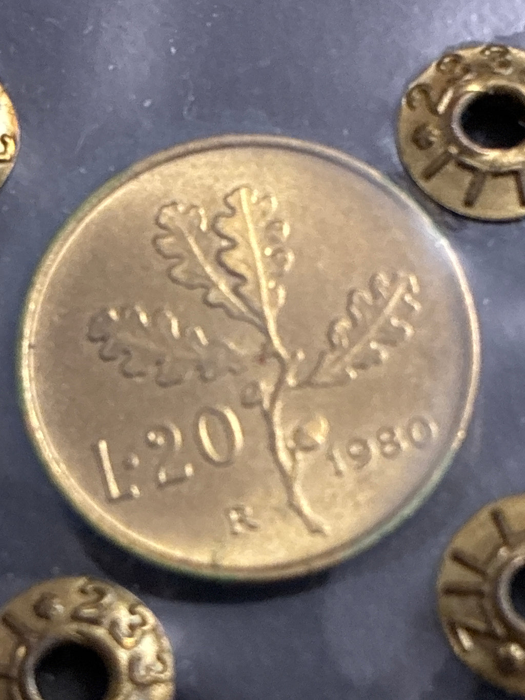 Moneta da 200 Lire 1980 Periziata Zilli - Errore di Conio: Manca L'Orecchio Q.FDC