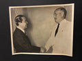 Foto d'epoca originale Guerra di Corea 1950 Segretario Difesa USA Louis Johnson e Principe Wan Waithayakon Thailandia cm 20x25