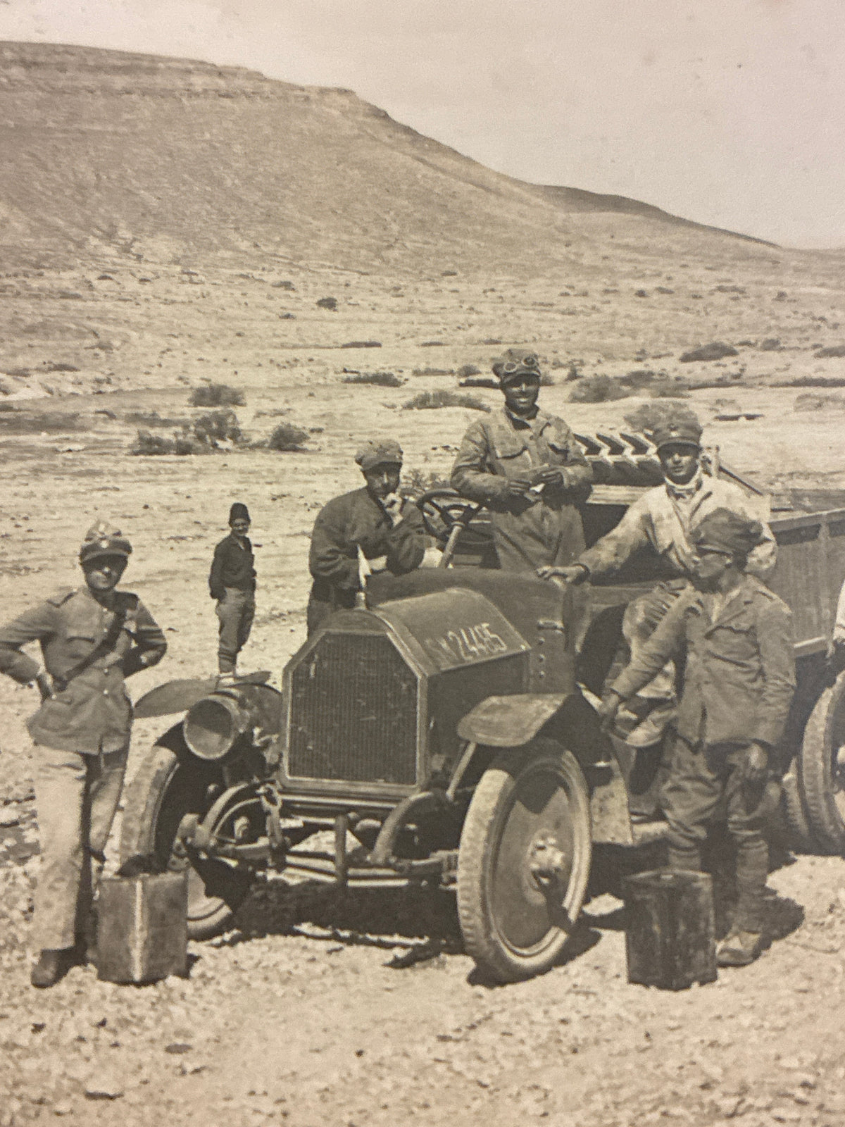 CARTOLINA MILITARE REGIO ESERCITO IN LIBIA CON AUTOCARRO FIAT 15 TER NUMERATO