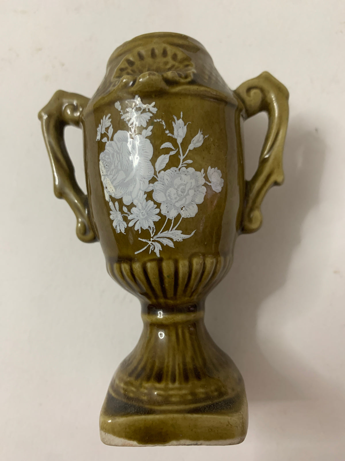 Mini Anfora Vintage in Ceramica Verde Oliva con Decorazioni Floreali e Manici