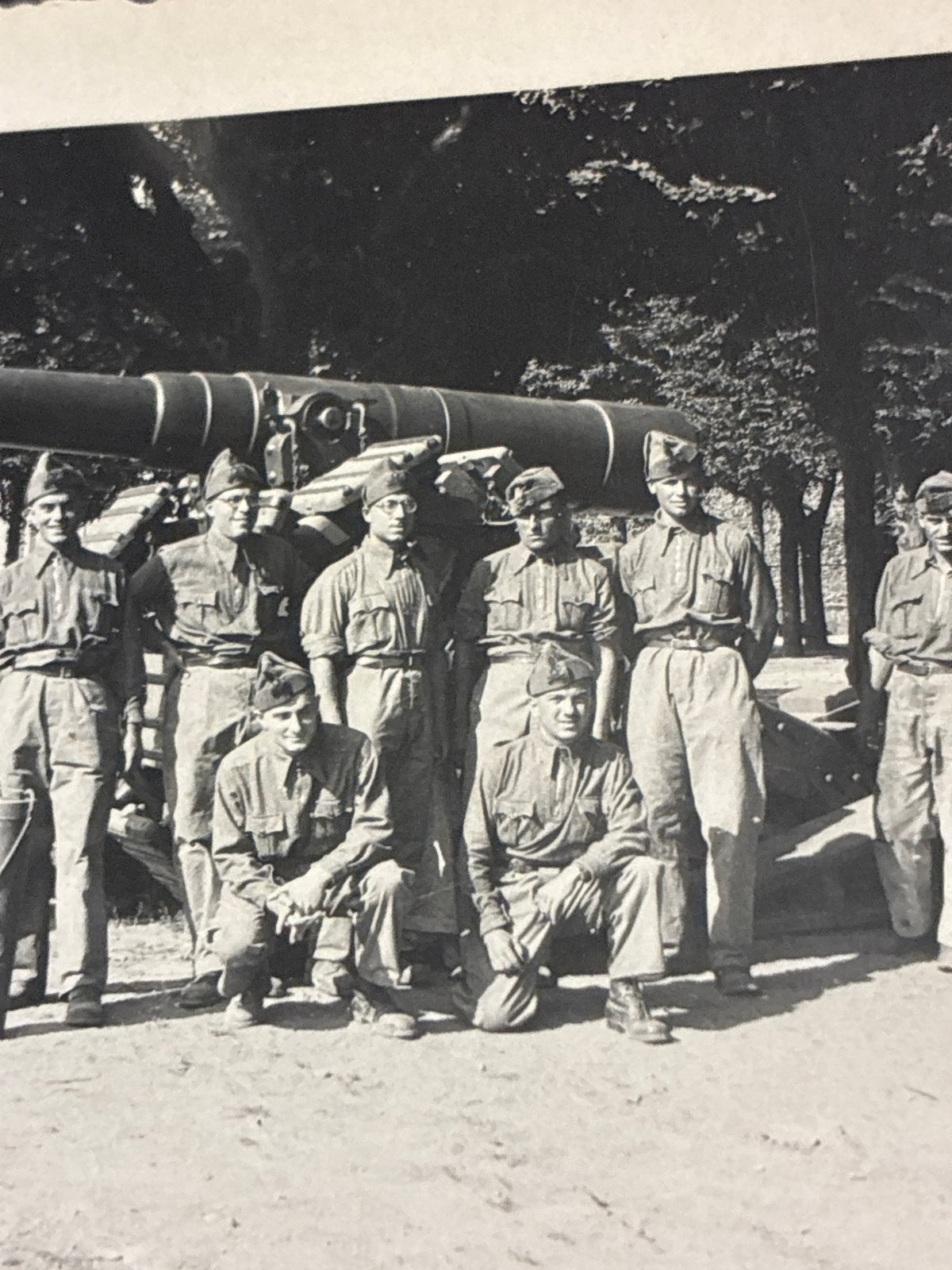 Serventi del Regio Esercito in posa con Cannone da 149/40 Mod. 1935 durante le Grandi Manovre