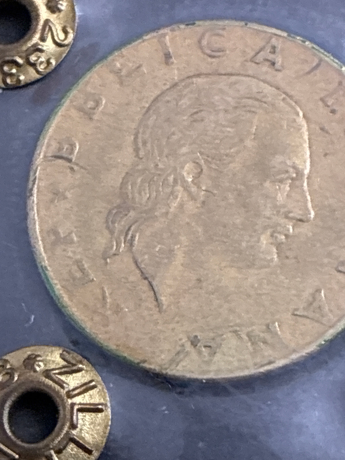 200 Lire Lavoro del '78 Periziata con Errore di Conio Senza Firma dello Incisoreo