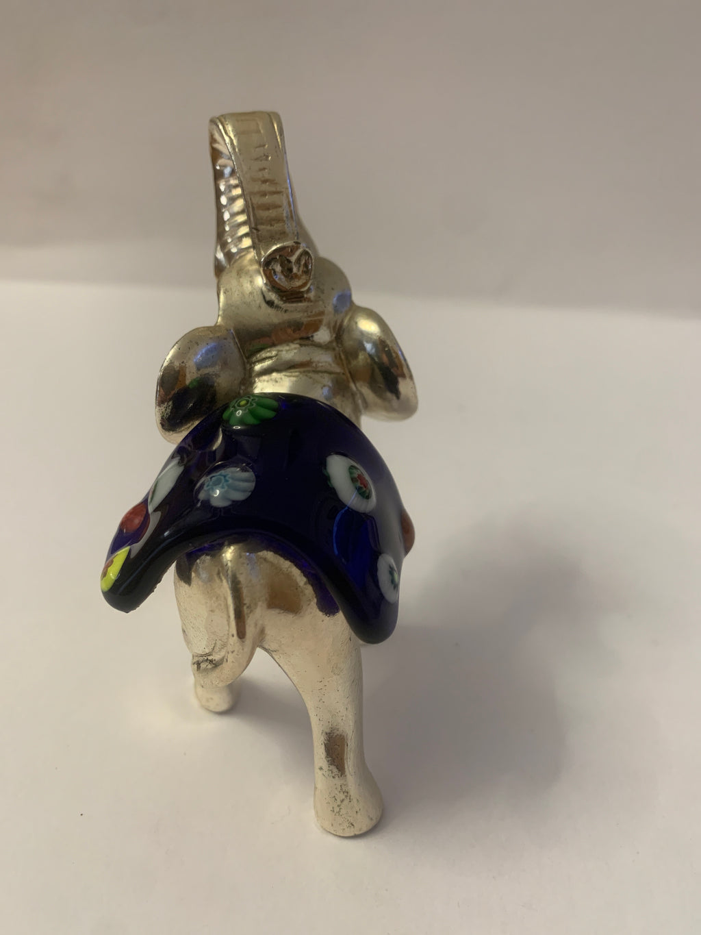 Statuina Elefante Portafortuna in Metallo Placcato Argento e Vetro di Murano con Murrine