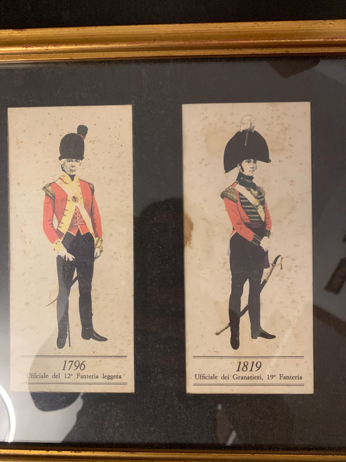 Serie di 3 quadri con stampe di uniformi militari storiche (1725-1863)