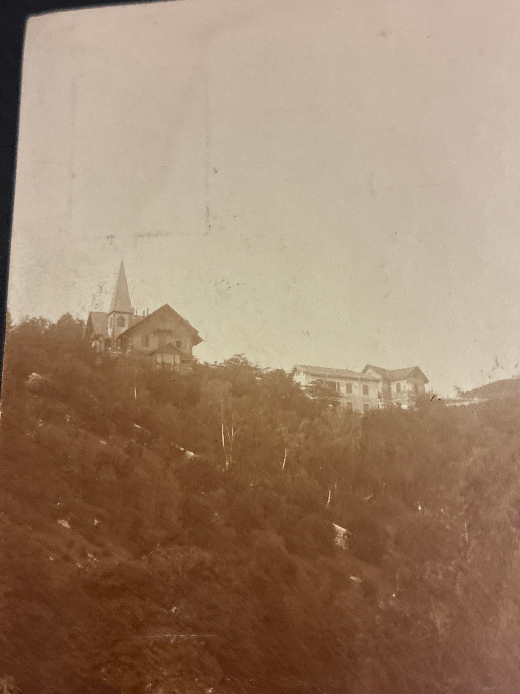 CARTOLINA EPOCA PRIMI 900 VEDUTA MONTAGNA CON CHIESA E CHALET VALLE D'AOSTA