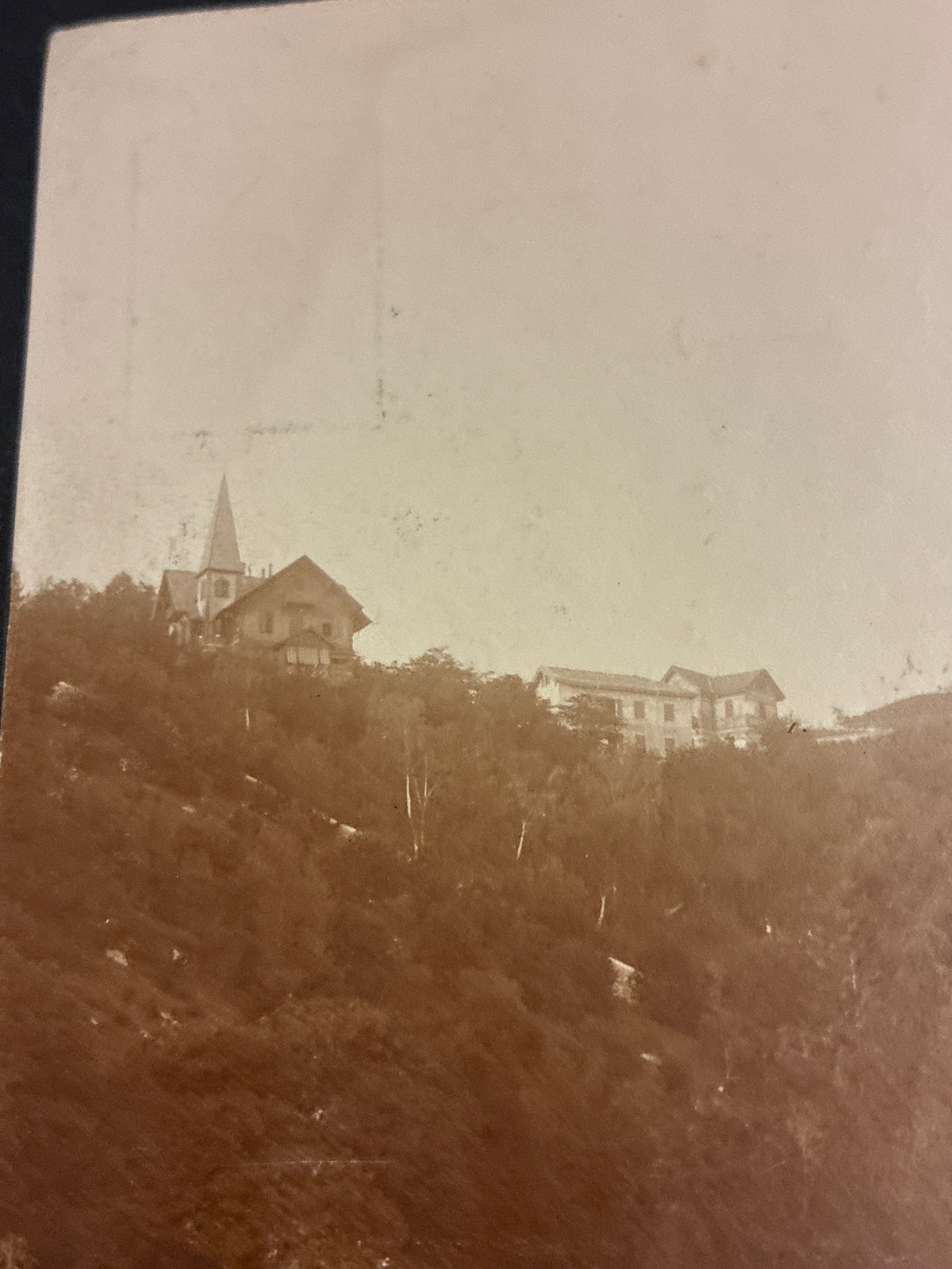 CARTOLINA EPOCA PRIMI 900 VEDUTA MONTAGNA CON CHIESA E CHALET VALLE D'AOSTA