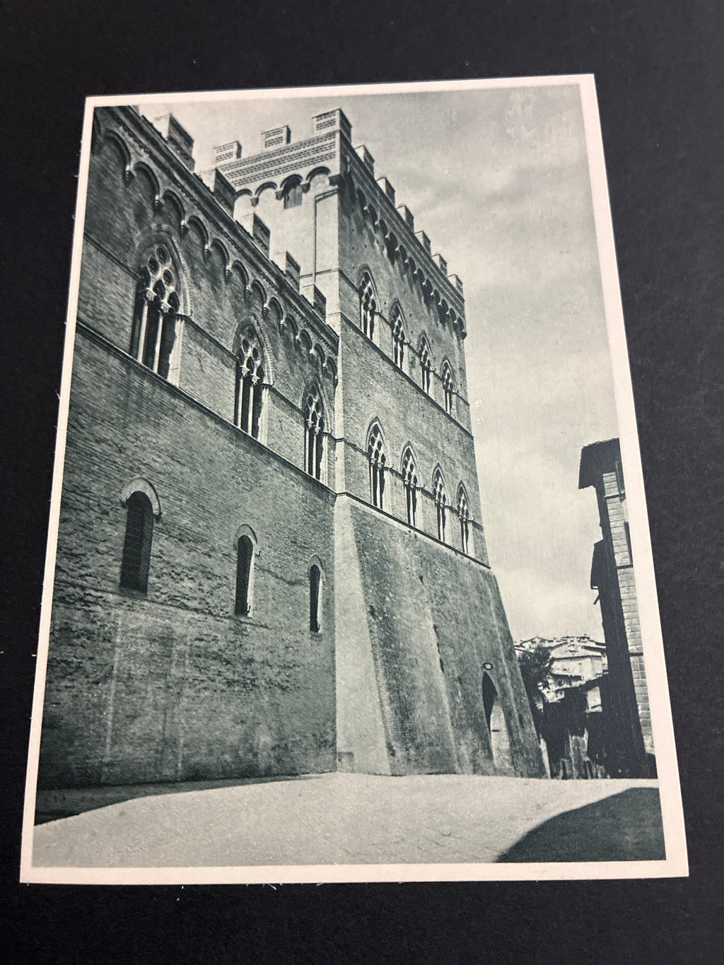 cinque cartoline d'epoca "Omaggio Monte dei Paschi di Siena" - Edizione Zincografica Fiorentina per il Trecentenario dell'Istituto del 1925
