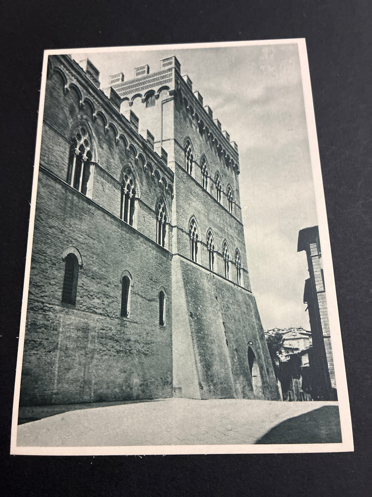 cinque cartoline d'epoca "Omaggio Monte dei Paschi di Siena" - Edizione Zincografica Fiorentina per il Trecentenario dell'Istituto del 1925