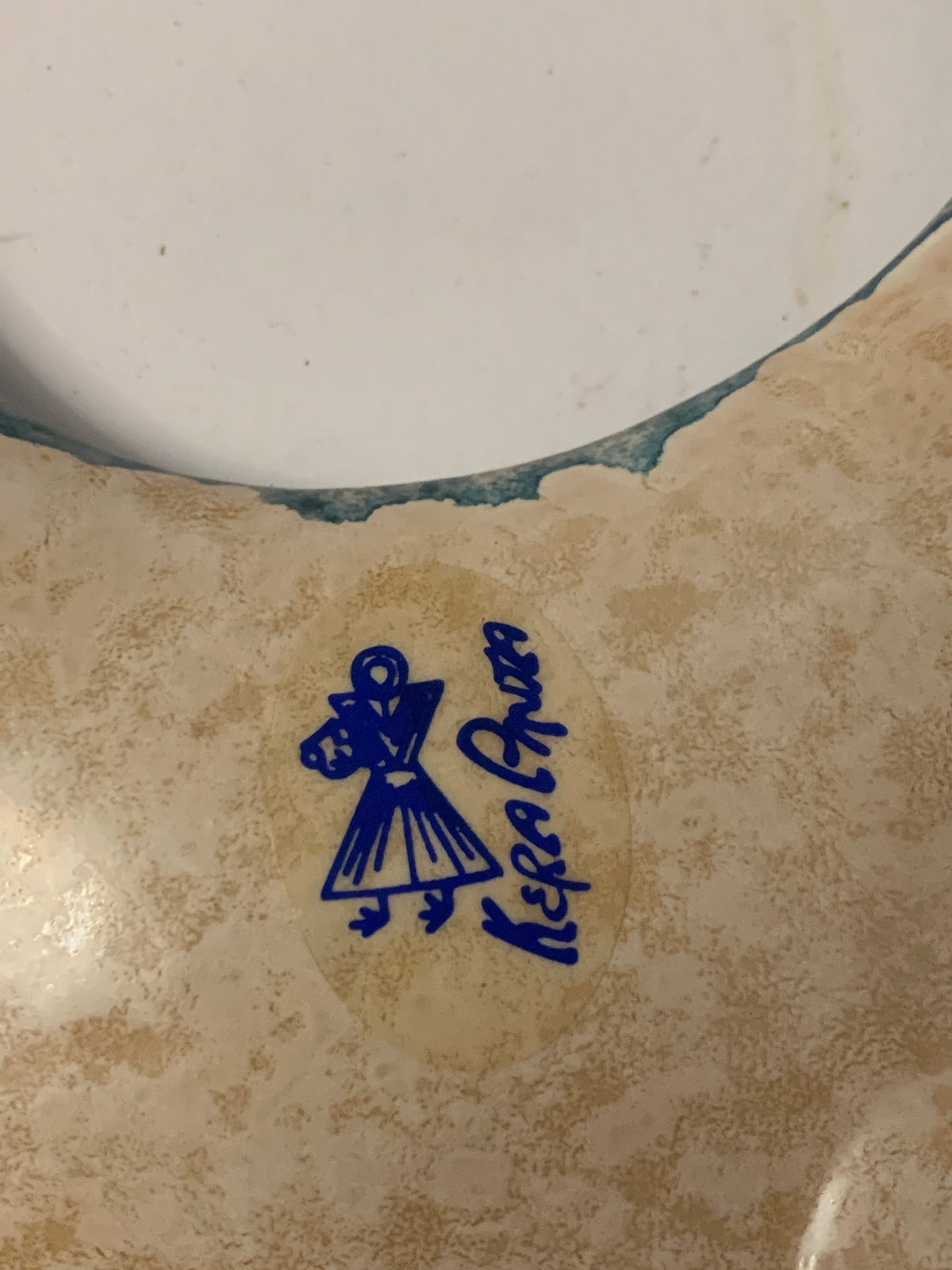 Piatto portauova vintage in ceramica a forma di gallina Keraprati con etichetta originale.