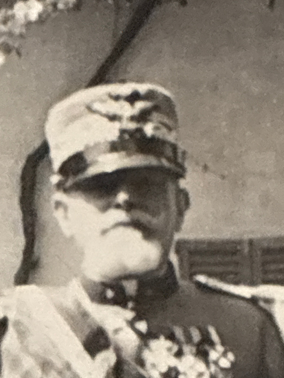 S.A.R. il Duca d'Aosta in alta uniforme da Generale con il padre di Carlo Badalà a Piazza Roma – Fotografia d'archivio originale su carta Agfa Lupex (Giugno 1933)