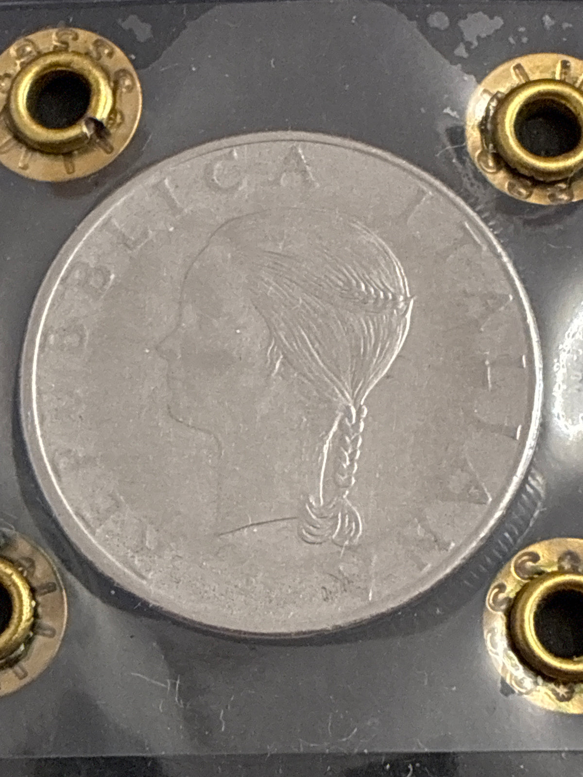 100 Lire 1979 FAO - Variante con errori di conio "Incisore e segno di zecca evanescenti" e "Riga di metallo in rilievo" - Grado SPL / NC