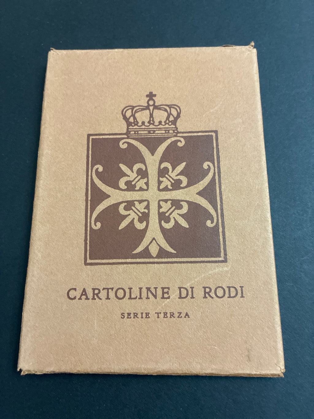 Raro Cofanetto di Cartoline Coloniali "Cartoline di Rodi - Serie Terza. Stabilimento S.I.G. Fedetto & C. Torino, Epoca Possedimenti Italiani dell'Egeo