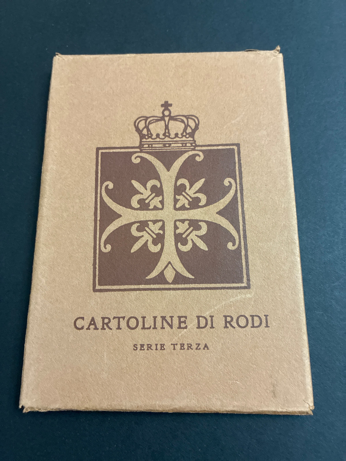 Raro Cofanetto di Cartoline Coloniali "Cartoline di Rodi - Serie Terza. Stabilimento S.I.G. Fedetto & C. Torino, Epoca Possedimenti Italiani dell'Egeo