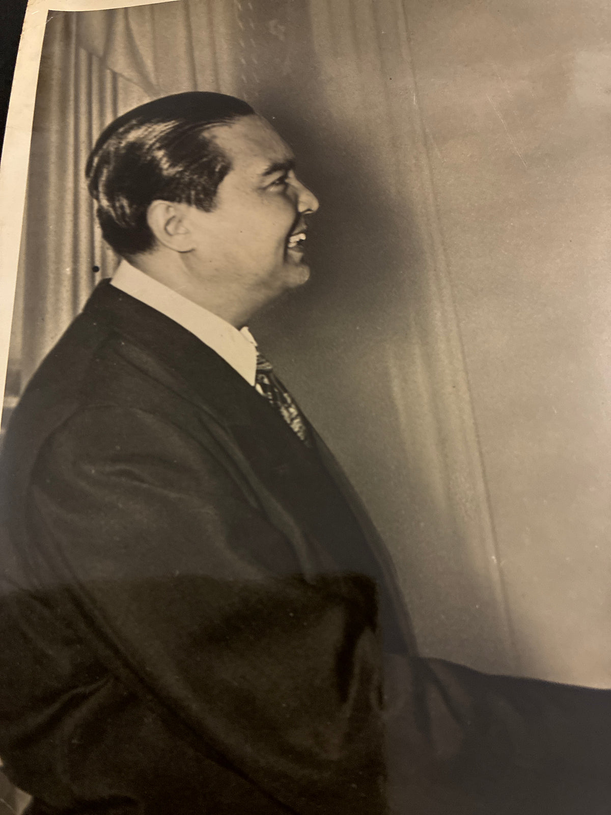 Foto d'epoca originale Guerra di Corea 1950 Segretario Difesa USA Louis Johnson e Principe Wan Waithayakon Thailandia cm 20x25