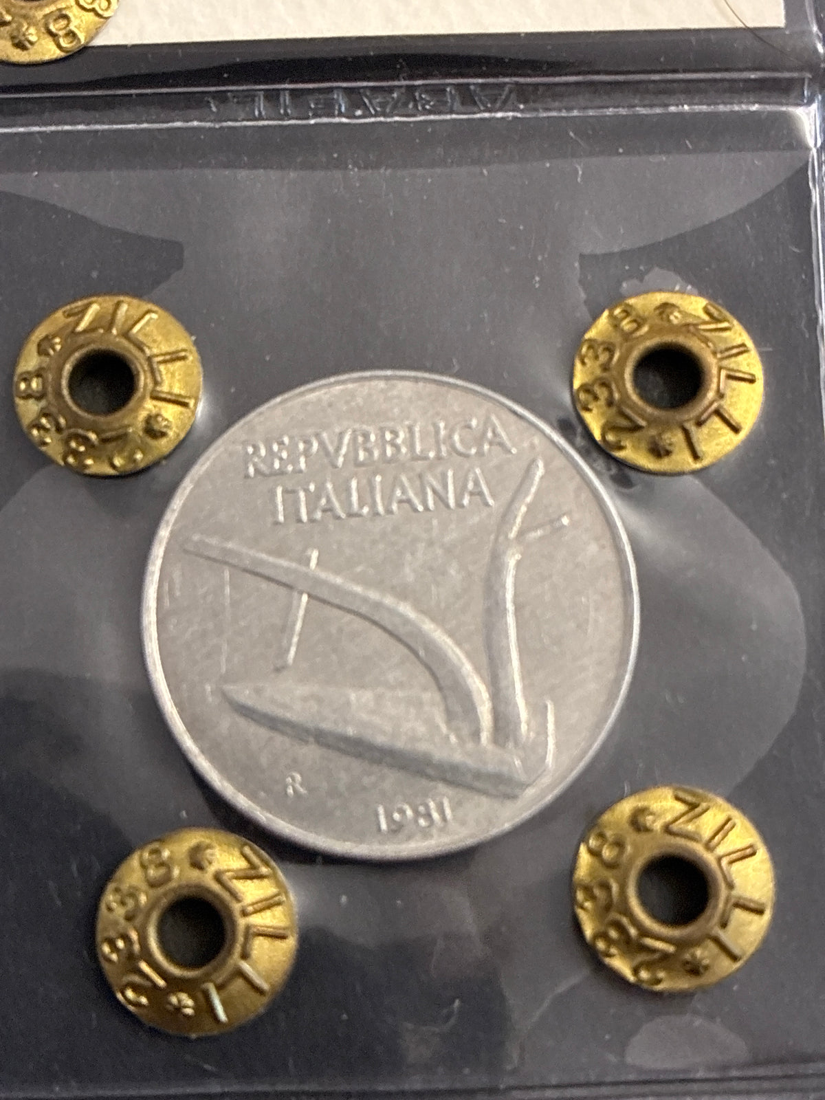 10 Lire Spiga dell'81 Periziata con Errore di Conio Asse Ruotato 45°