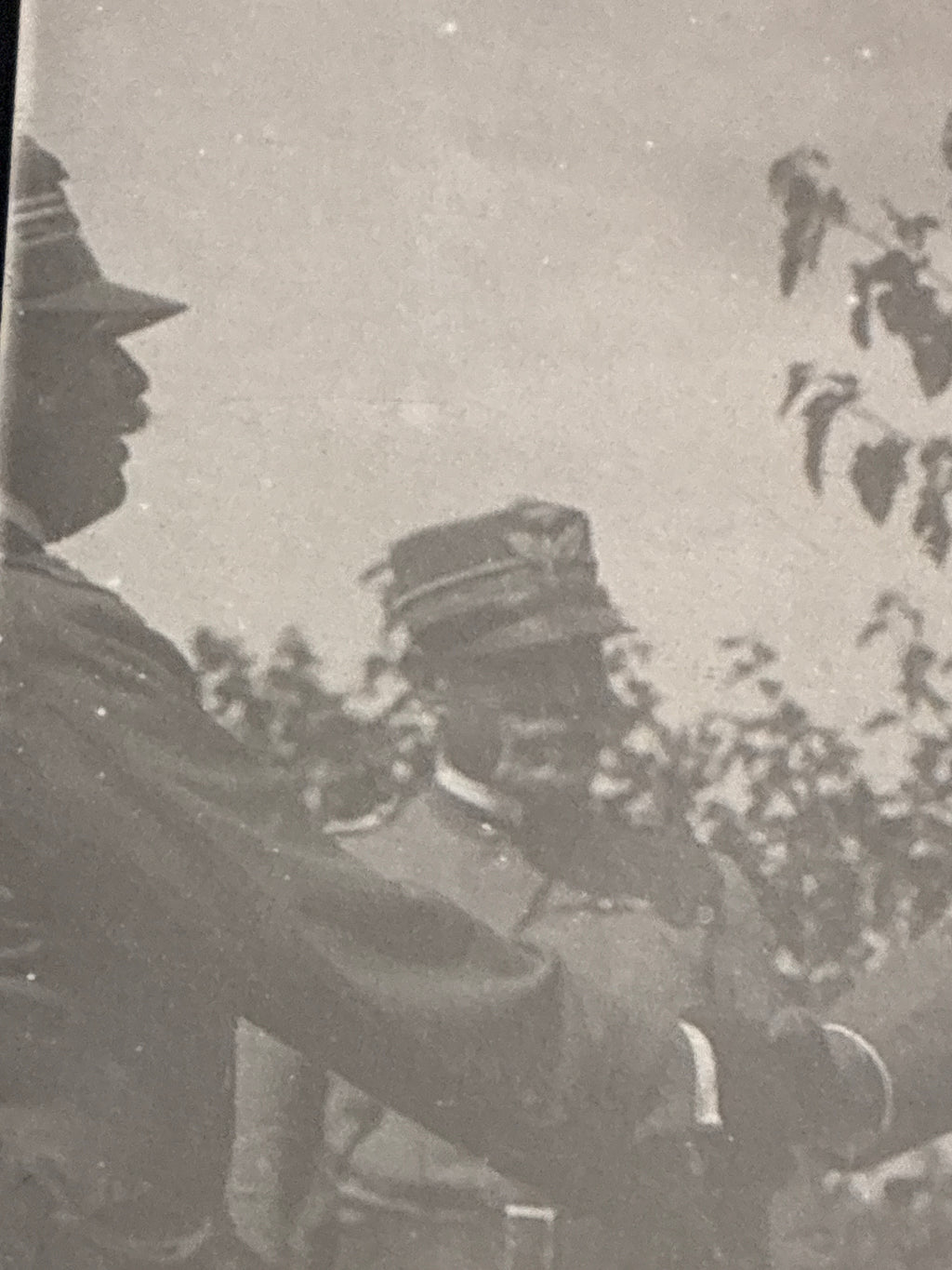 S.A.R. Emanuele Filiberto di Savoia-Aosta, il "Duca Invitto", incontra gli Ufficiali al fronte della Grande Guerra – Cartolina Fotografica d'Epoca "Marca Trifoglio"