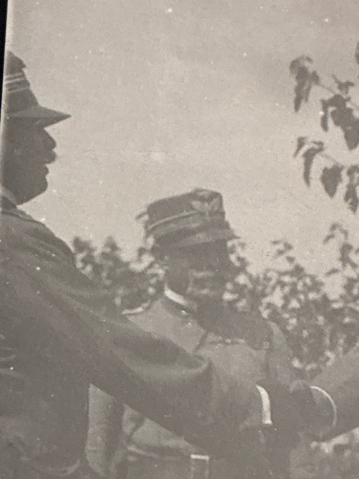 S.A.R. Emanuele Filiberto di Savoia-Aosta, il "Duca Invitto", incontra gli Ufficiali al fronte della Grande Guerra – Cartolina Fotografica d'Epoca "Marca Trifoglio"