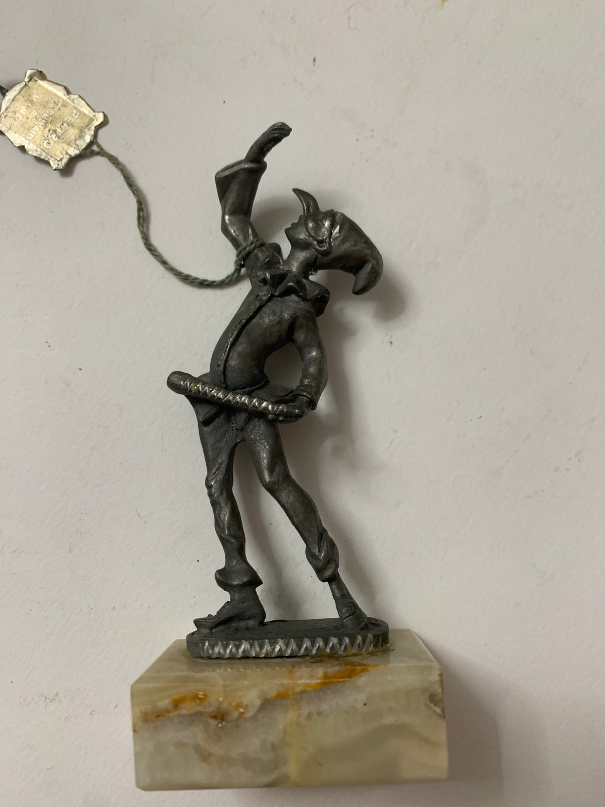 Coppia di Statuette Vintage in Peltro Cesellato su Base in Onice/Alabastro - Maschere della Commedia dell'Arte