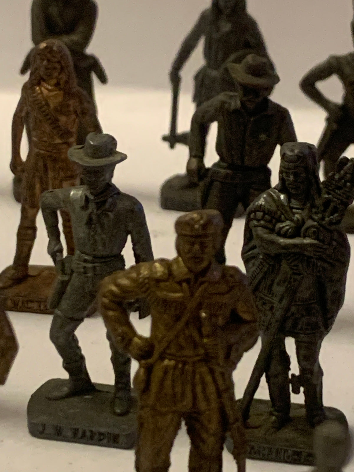 Lotto 23 Figurine in Metallo Vintage - Sorpresine Kinder Ferrero e Personaggi Vari
