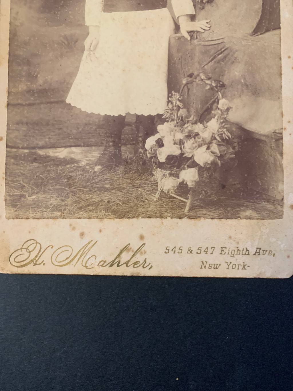Antica Fotografia Cabinet Card Bambina Studio H. Mahler New York D'Epoca
