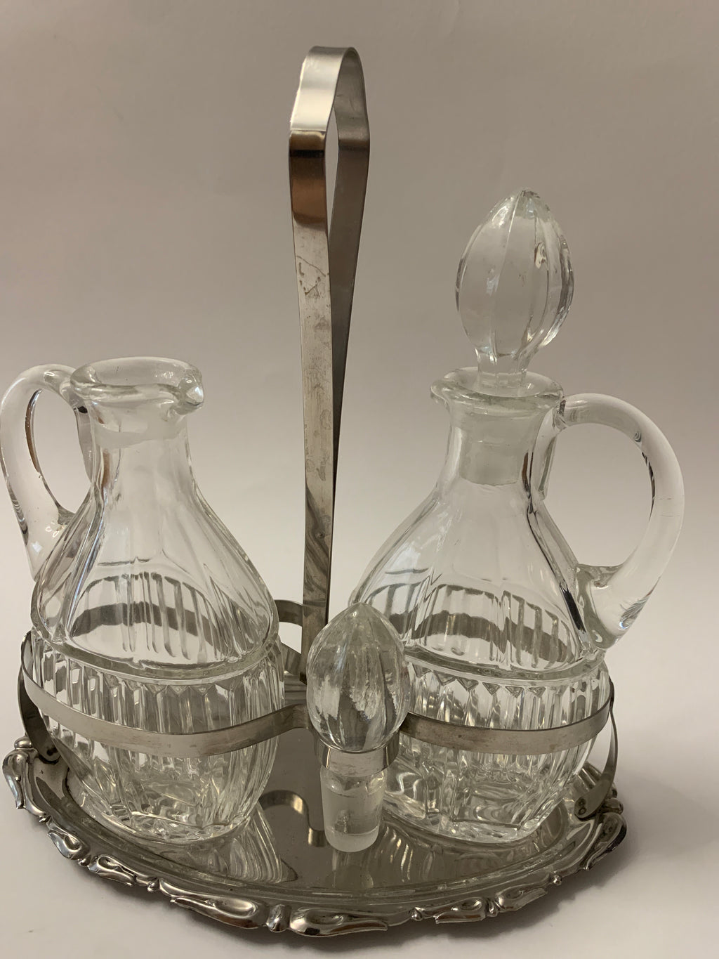 Set Oliera e Acetiera Vintage in Vetro Molato con Supporto in Metallo