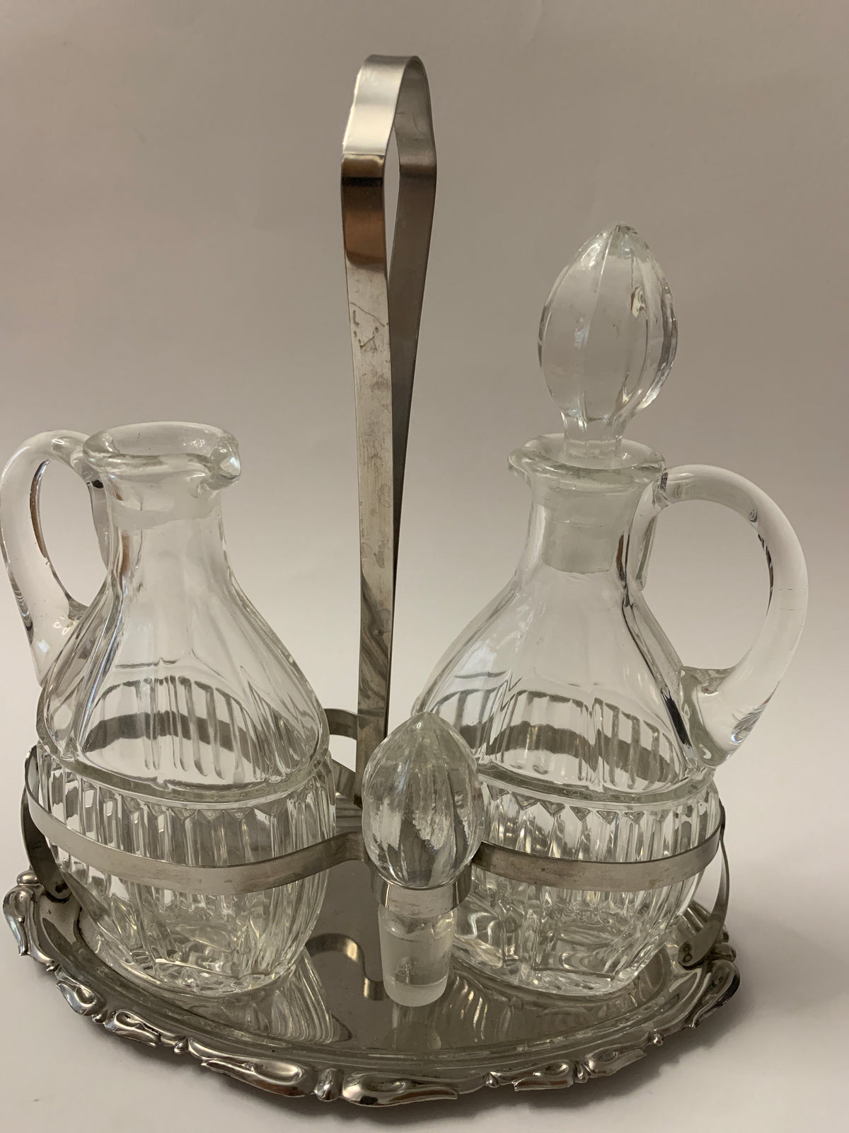 Set Oliera e Acetiera Vintage in Vetro Molato con Supporto in Metallo