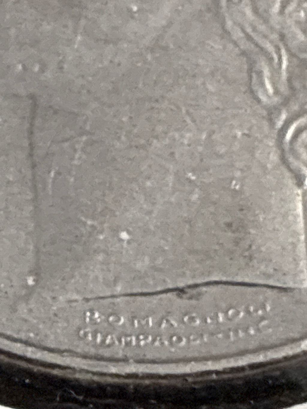 100 lire del 1974 Minerva variante errore di conio mezzalunetta in incuso sotto collo
