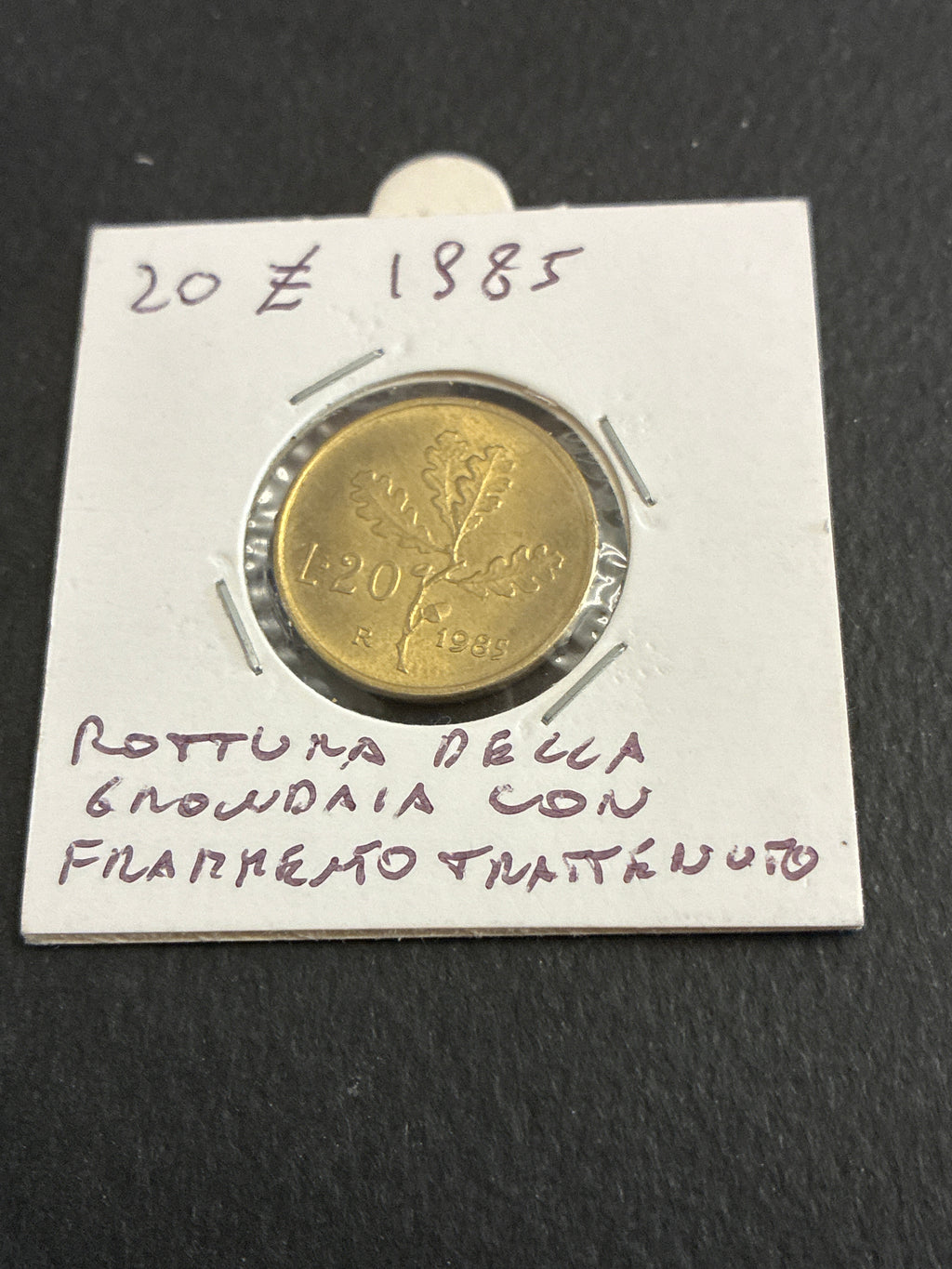 20 lire del 1985 Ramo di Quercia variante errore di conio rottura della grondaia con frammento trattenuto