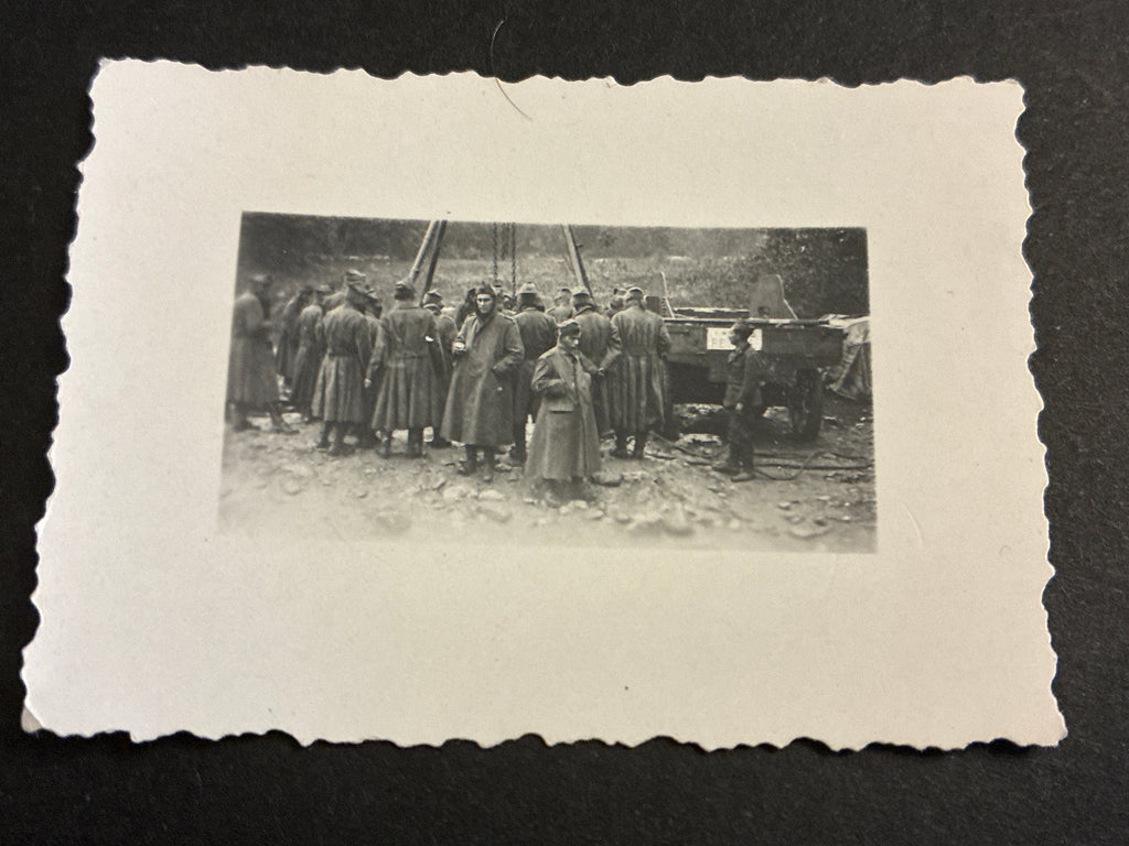 Foto Personale Regio Esercito in Cappotto e Macchinario Militare Carlo Dabalà