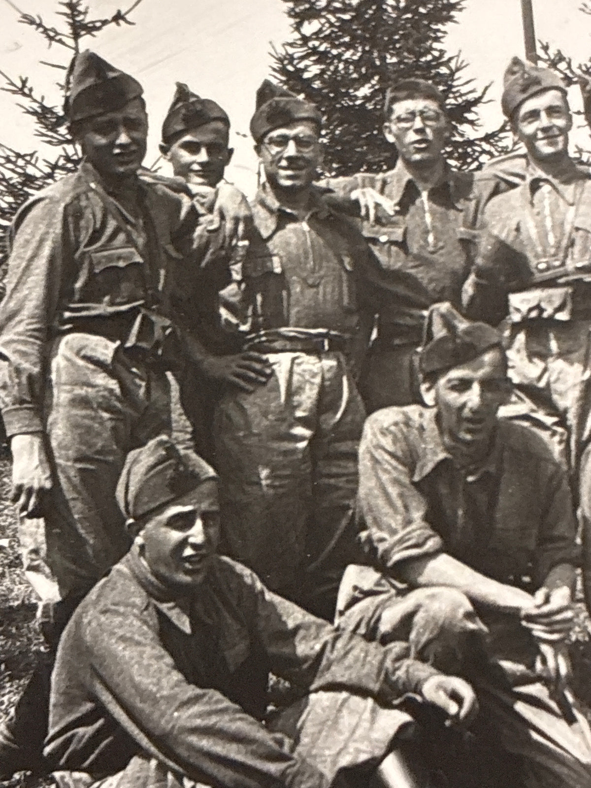 Gruppo di fanti del Regio Esercito Italiano in posa durante la Seconda Guerra Mondiale