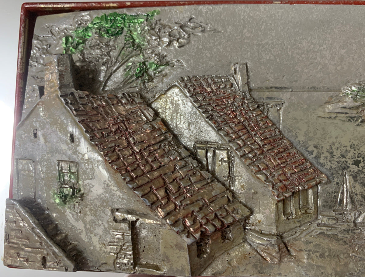 Quadro Specchio Con Bassorilievo Paesaggio In Cornice Radica E Oro Vintage