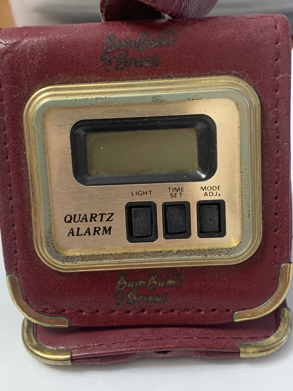 Sveglia digitale da viaggio vintage BumBum Quartz con custodia bordeaux