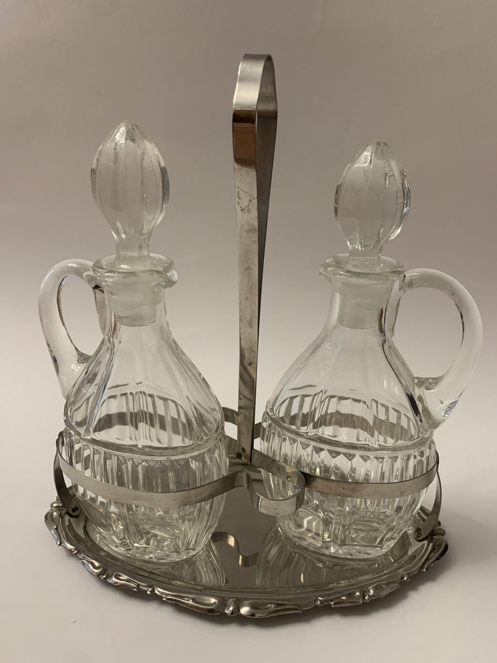 Set Oliera e Acetiera Vintage in Vetro Molato con Supporto in Metallo