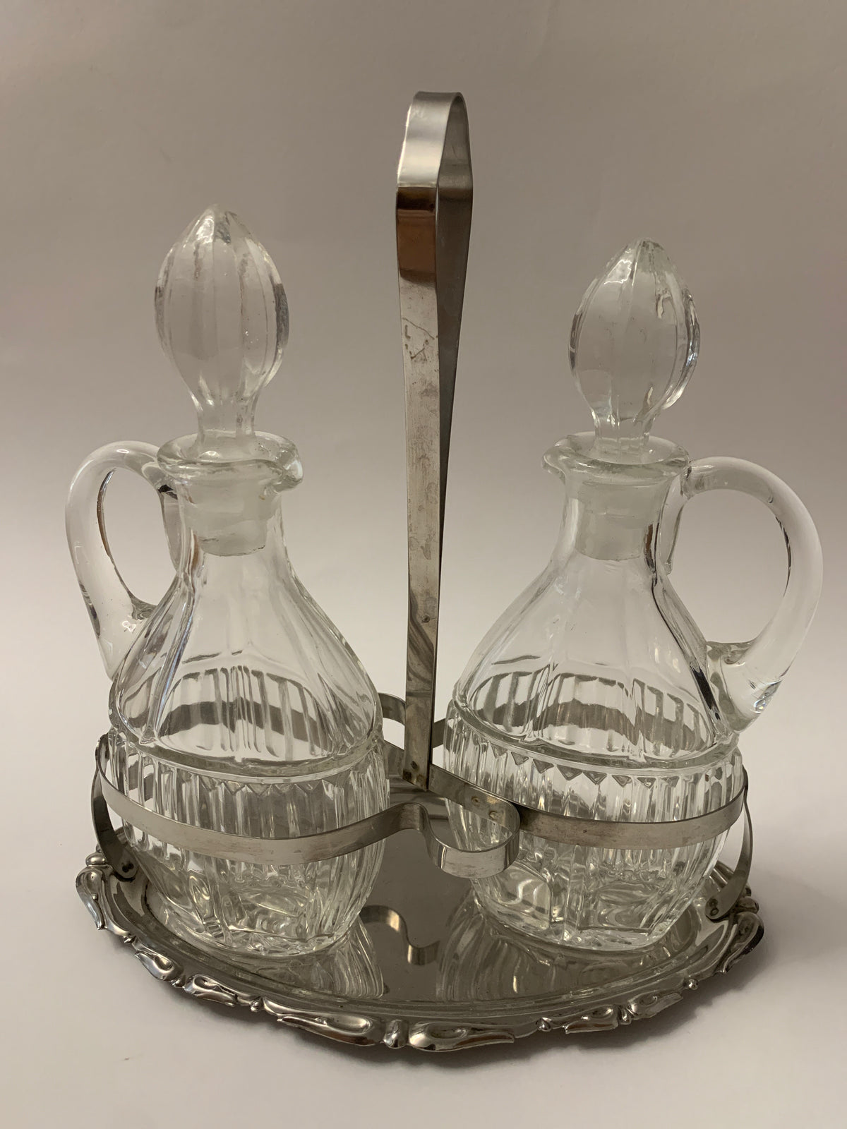 Set Oliera e Acetiera Vintage in Vetro Molato con Supporto in Metallo