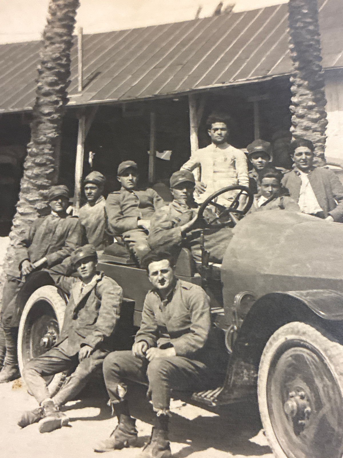 Cartolina Fotografica Militare Regio Esercito Anni '20/'30 - 17° Autoreparto Ufficiali su Automezzo d'Epoca - Rara Non Viaggiata