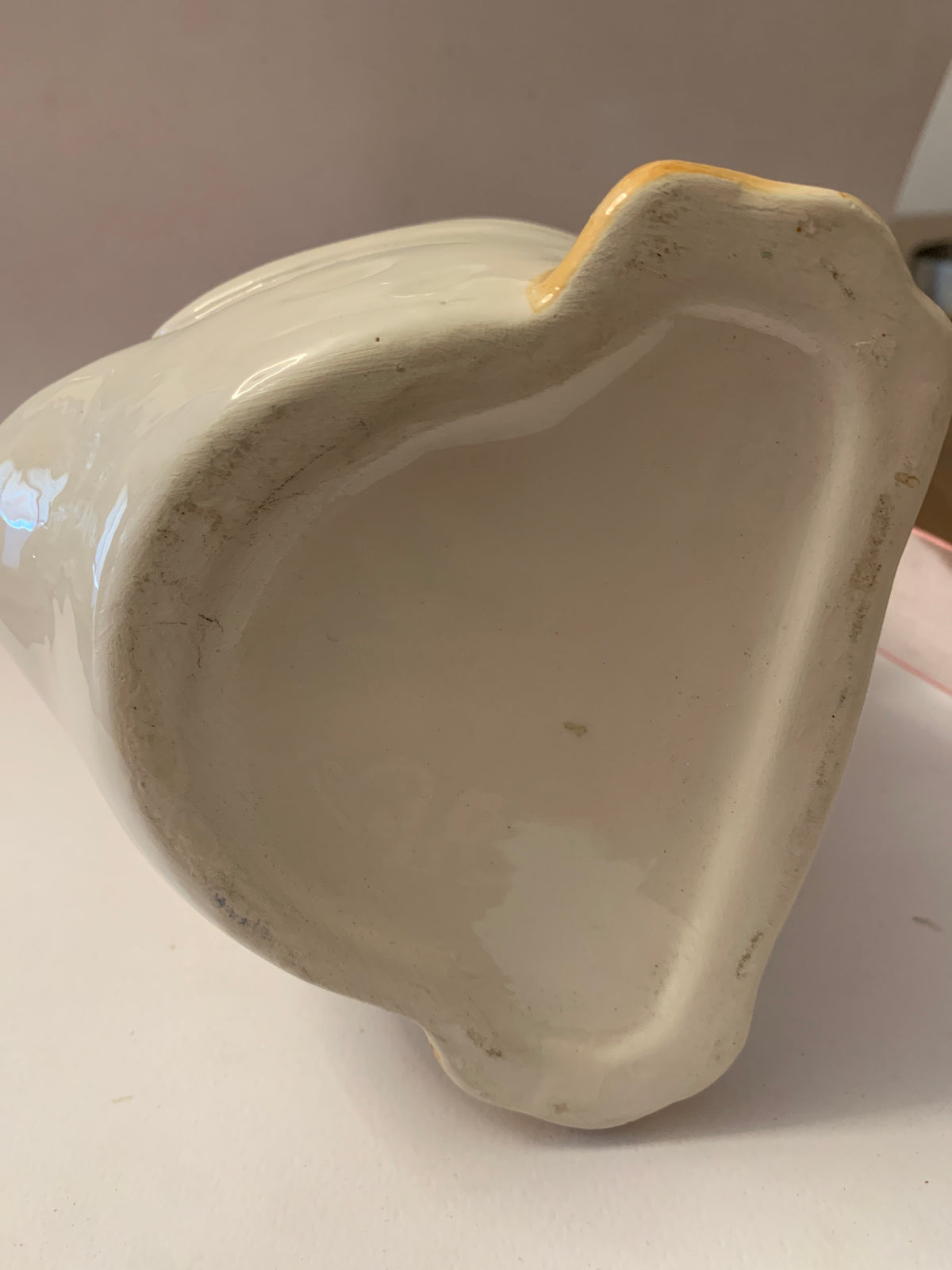 Vaso portafiori in ceramica a forma di anatra con fiocco rosa