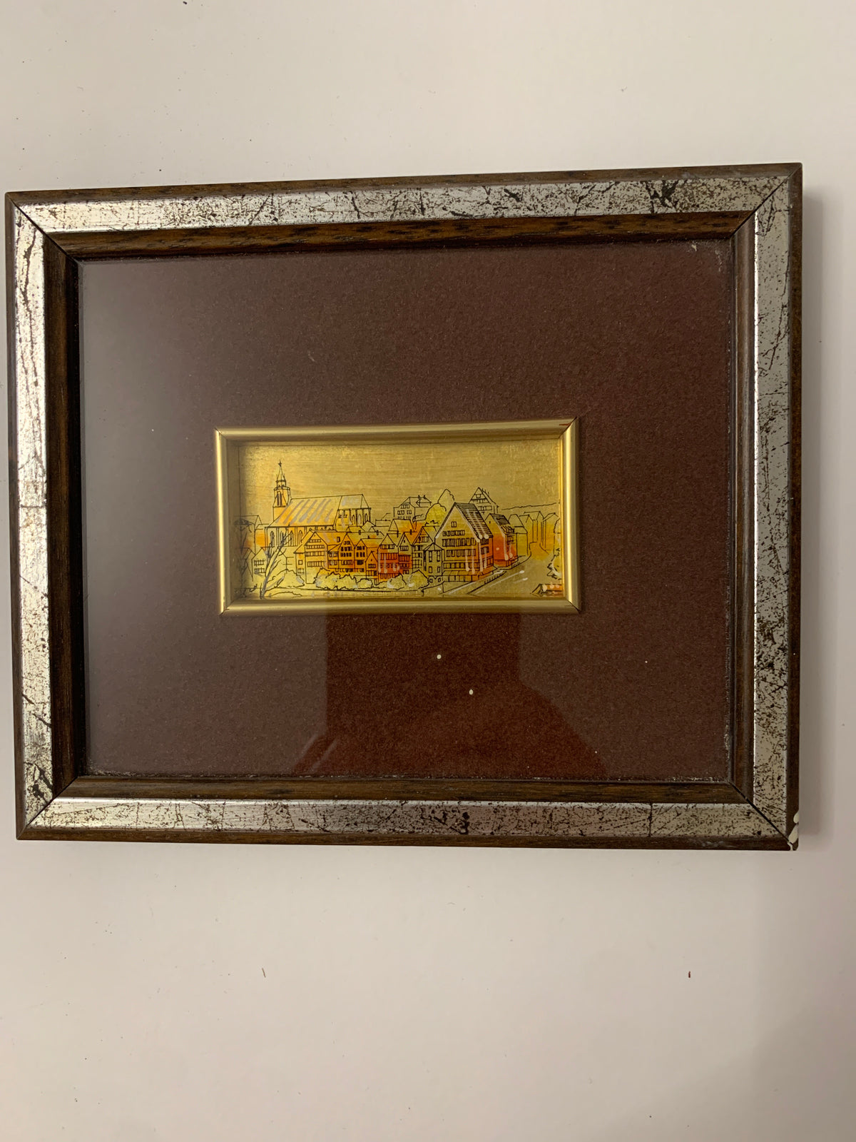 Miniatura Quadro Paesaggio Urbano Scorcio di Città Incisione su Lastra Dorata in Cornice Vintage