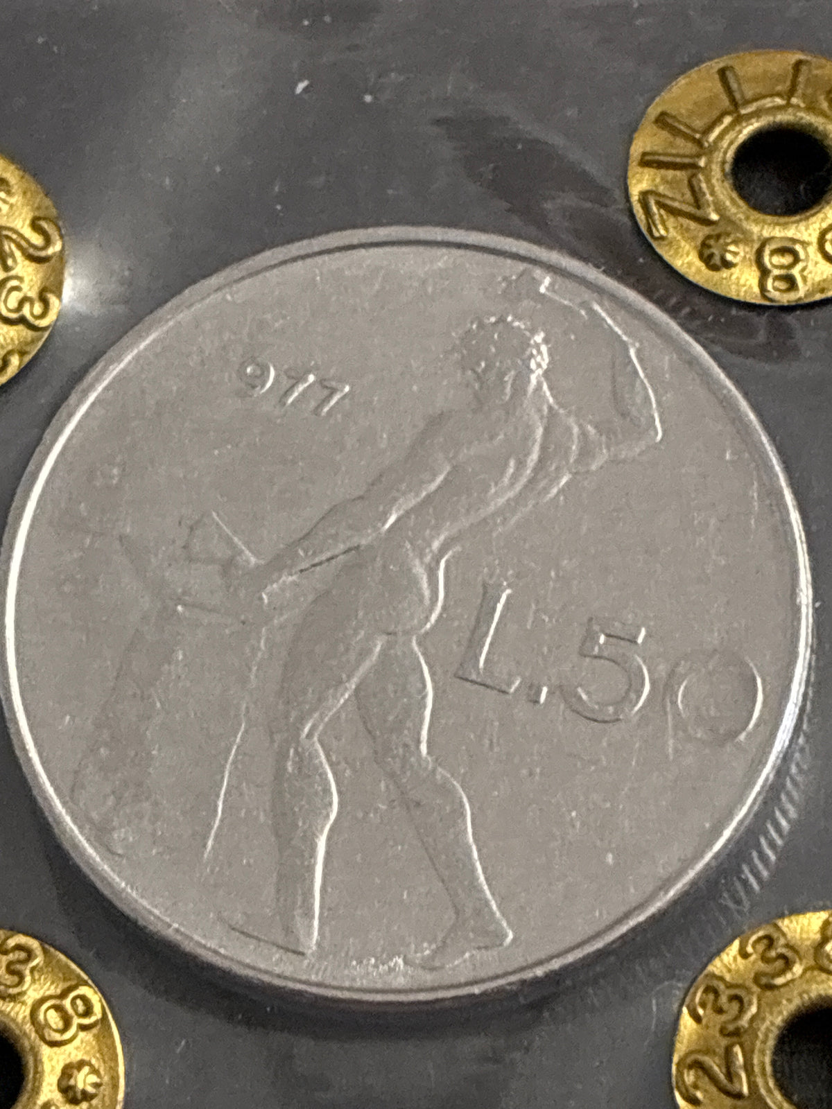 Moneta da 50 Lire 1977 Periziata Zilli - Errore di Conio: Manca il Nr 1 della Data e il Segno di Zecca BB