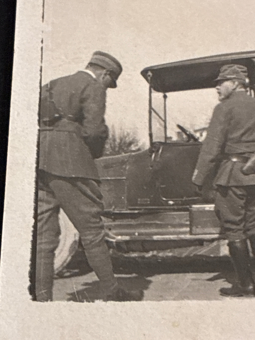 Foto Unica e Inedita WW1 - Il Re Vittorio Emanuele III e lo Stato Maggiore del Regio Esercito con Auto d'Epoca al Fronte