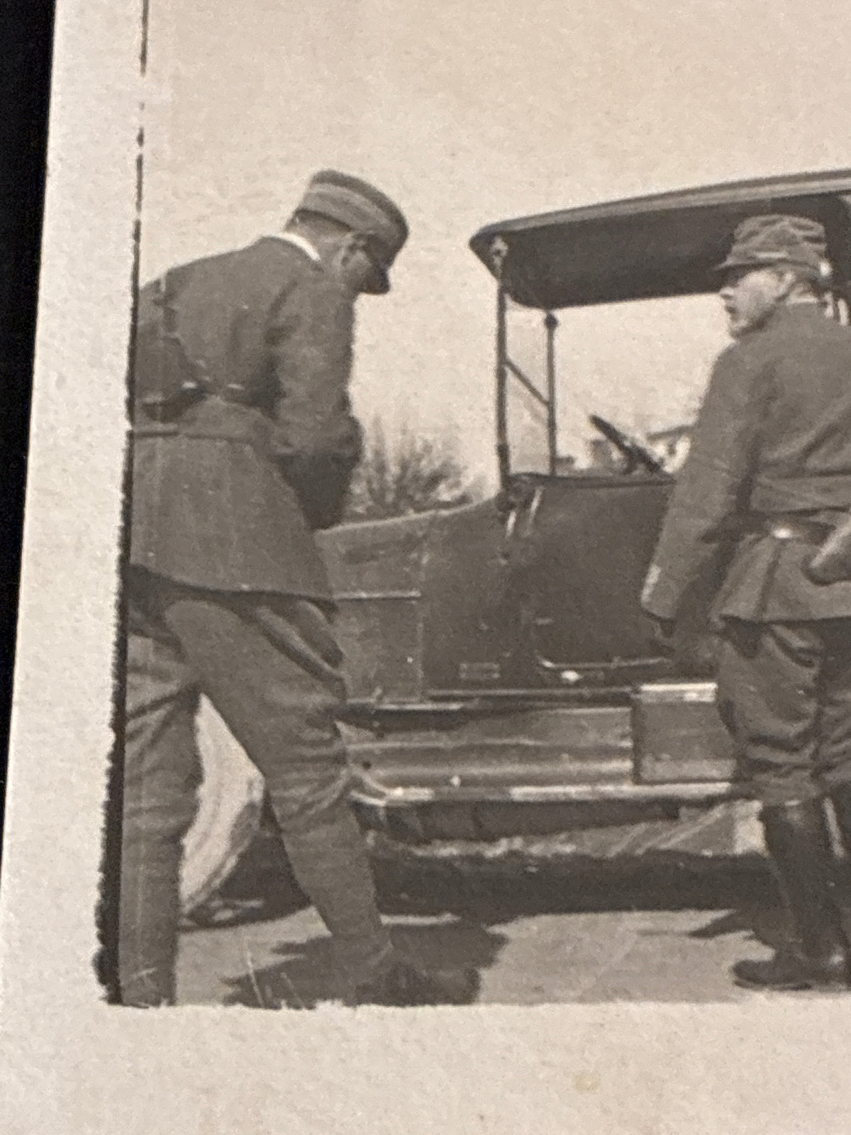 Foto Unica e Inedita WW1 - Il Re Vittorio Emanuele III e lo Stato Maggiore del Regio Esercito con Auto d'Epoca al Fronte
